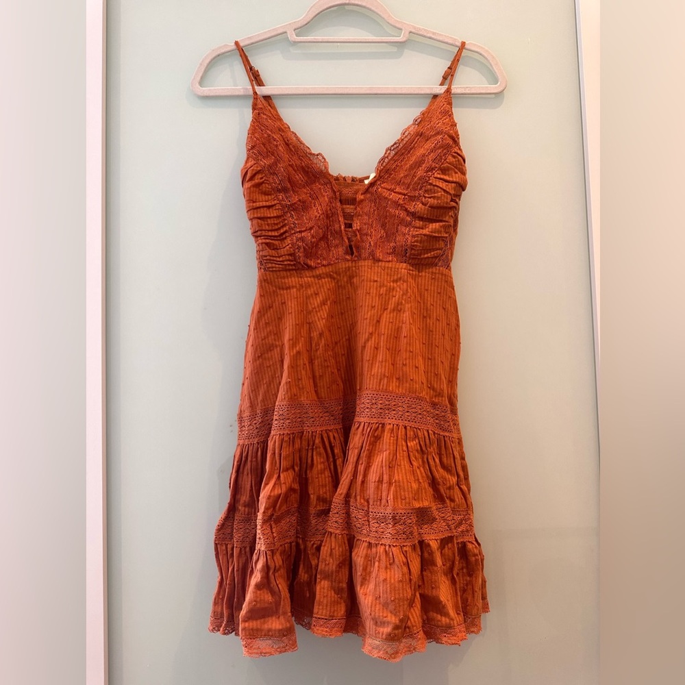 ASTR The Label Rust Burnt Orange Lace Tiered Paulie Dress Size XS